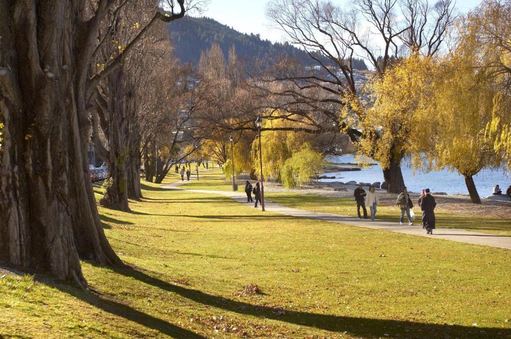 Esplanade Queenstown By Staysouth Exterior photo